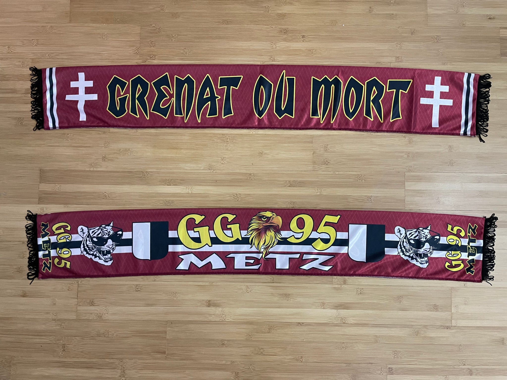 Echarpe FC Metz Scarf / Retro Collector Croix de Lorraine Ultras 57/ 140 x 20 cm Echarpe FC Metz Scarf / Retro Collector Croix de Lorraine Ultras 57/ 140 x 20 cm